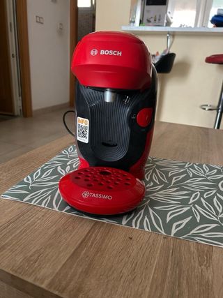 Cafetera Tassimo Bosch roja