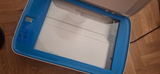Impresora HP multifunción blanca y azul