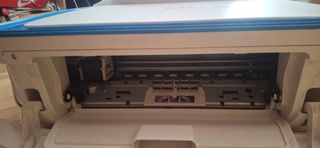 Impresora HP multifunción blanca y azul