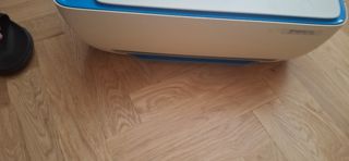 Impresora HP multifunción blanca y azul