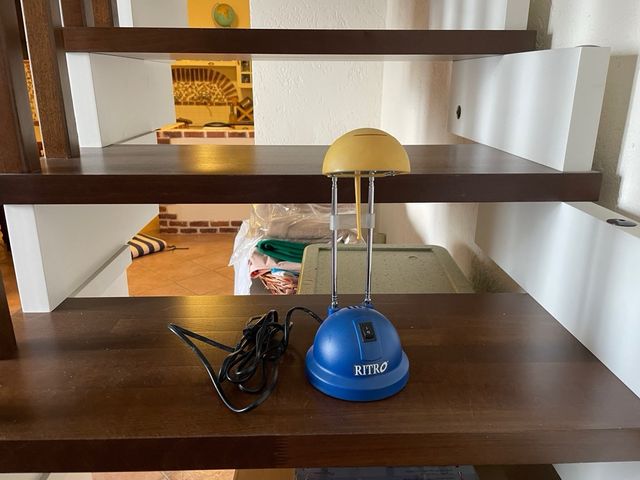 Lampada da tavolo RITRO blu e gialla