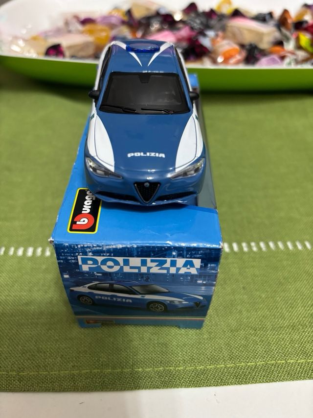 Auto Polizia 1:43 Bburago alfa romeo giulia