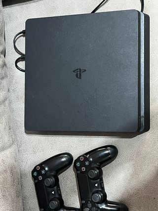 PS4 (PlayStation 4) + 2 mandos + juegos