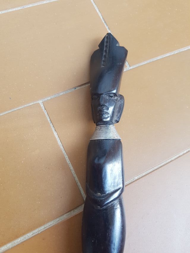 Tagliacarte lungo 35 Cm. Tribale intagliato a mano