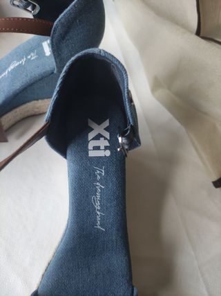 Sandalias cuña XTI 