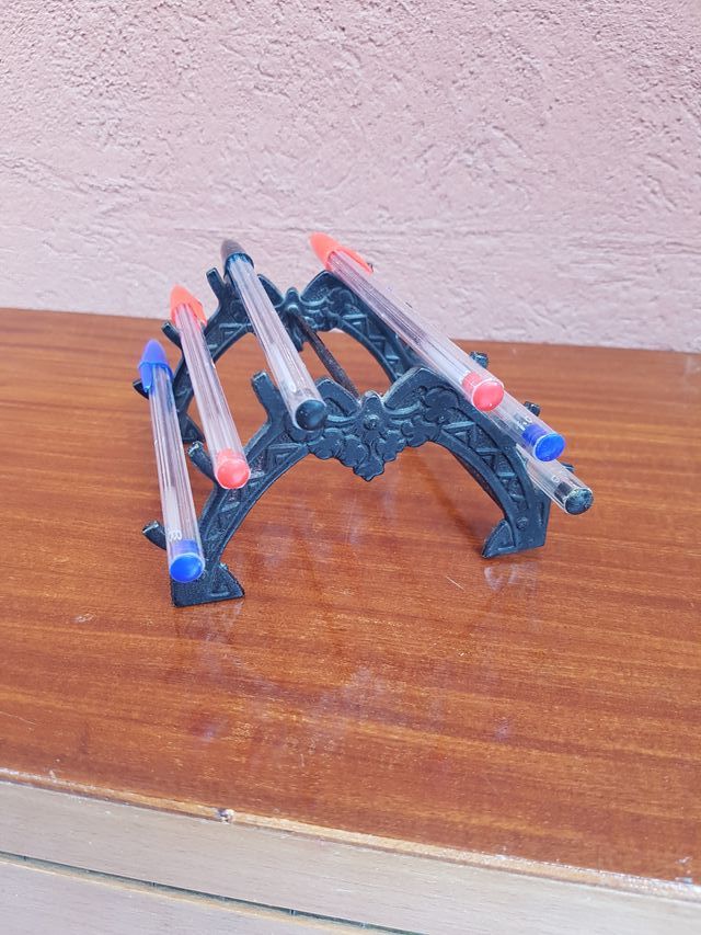 Vecchio portapenne in ferro Arte Vittoriana Epoca