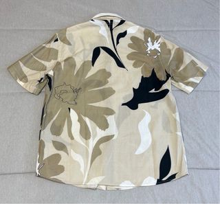Camisa Zara estampada beige y negra