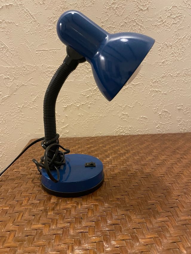 Lampada da comodino blu