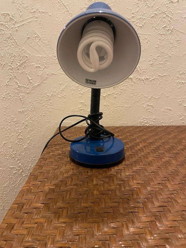 Lampada da comodino blu