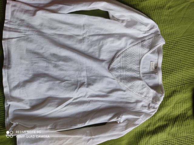 Ropa niña: chaleco rosa + camiseta + jeans