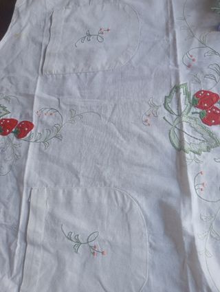 Grembiule cotone ricamato fragole