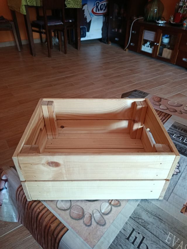 Scatola di legno decorativa