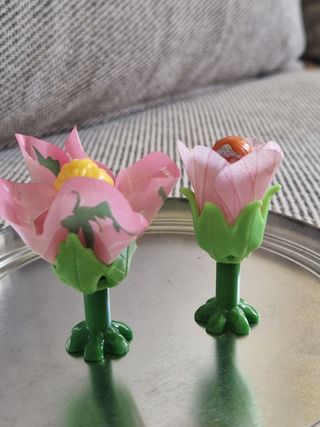 2 Fate fiori statuette 