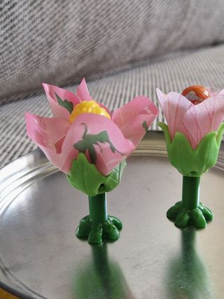 2 Fate fiori statuette 