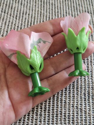 2 Fate fiori statuette 
