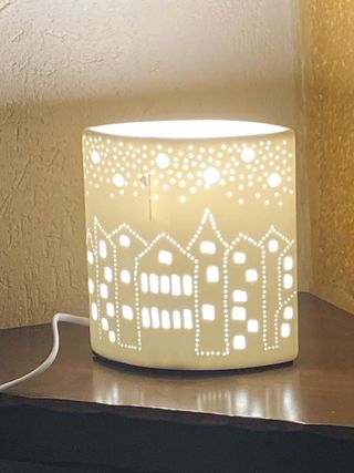 Lampada da tavolo in porcellana bianca