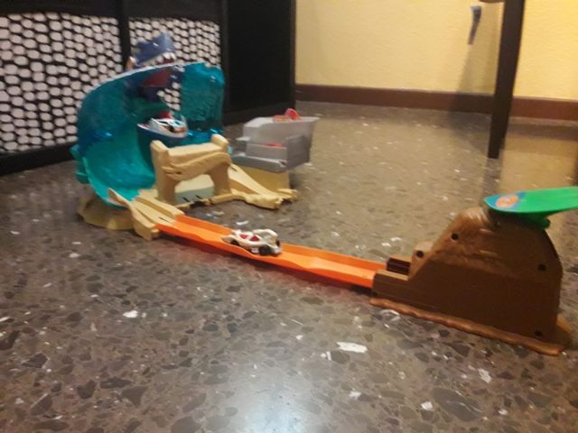 Pista Hot Wheels con loopin