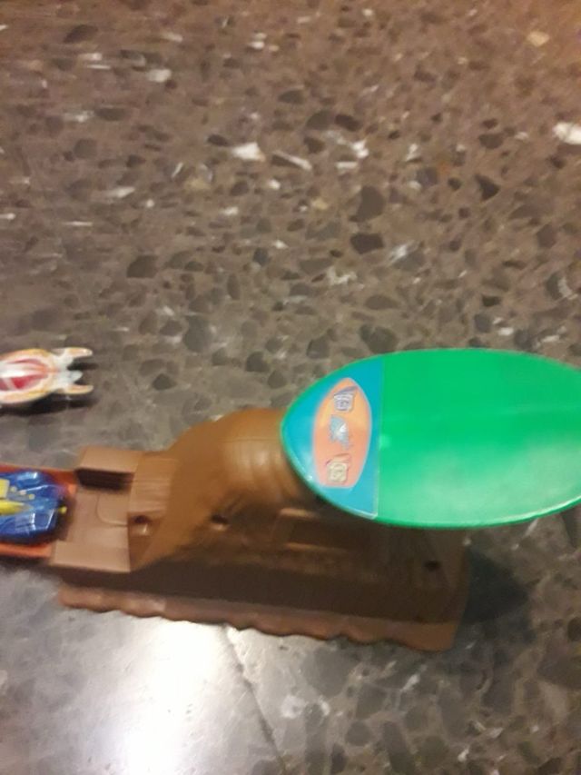Pista Hot Wheels con loopin