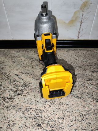Llave de impacto DCF892