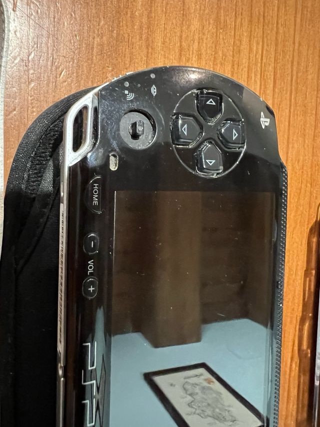 PSP Sony negra - consola + fundas