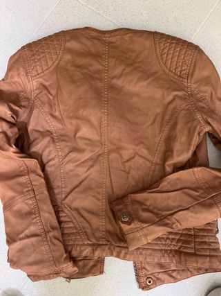 Cazadora Bershka marrón talla S