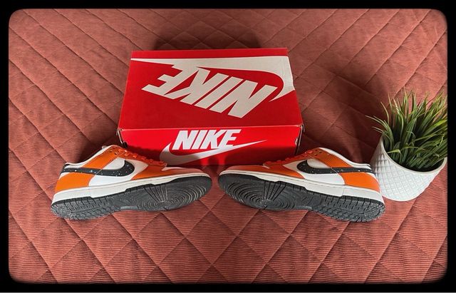 Nike Dunk Low - Naranja/Blanco EU43