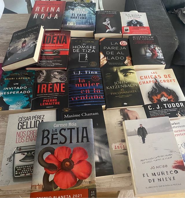 Pack de 17 libros de novela negra. 