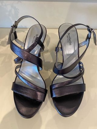 Sandalias nuevas con tacón marca Nero Giardini 