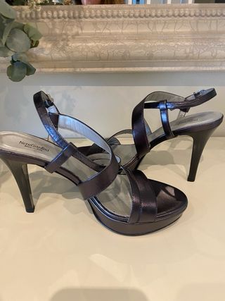Sandalias nuevas con tacón marca Nero Giardini 