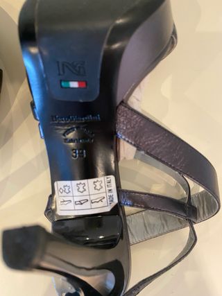 Sandalias nuevas con tacón marca Nero Giardini 