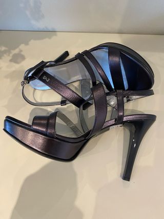 Sandalias nuevas con tacón marca Nero Giardini 