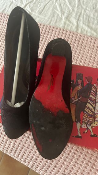 Zapatos negros traje regional