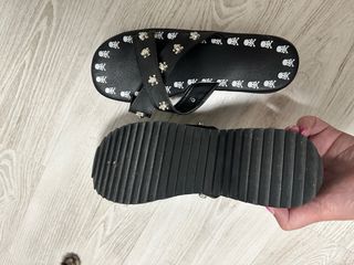 Sandalias plataforma negras calaveras