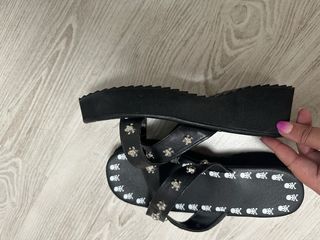 Sandalias plataforma negras calaveras