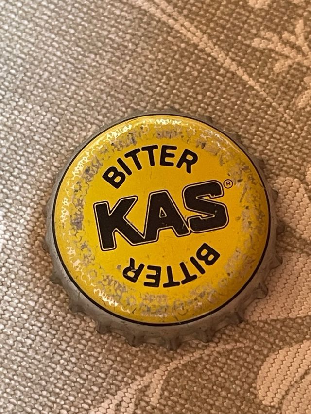 Chapas Kas y Mahou cerveza pepsi cocacola agua etc