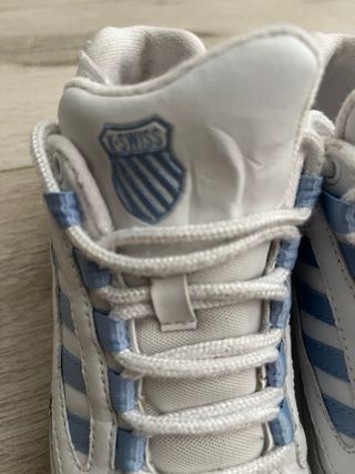 Zapatillas K-Swiss blancas y azules