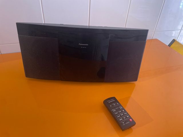Panasonic SC-HC19: Radio CD negra