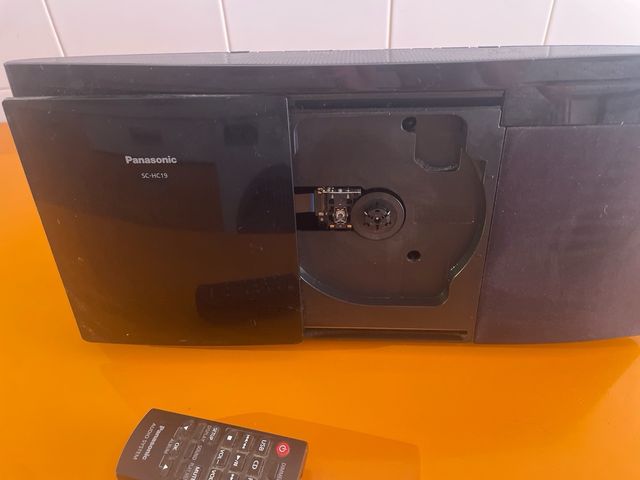 Panasonic SC-HC19: Radio CD negra