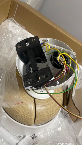 Ventilador techo pequeño blanco y marrón