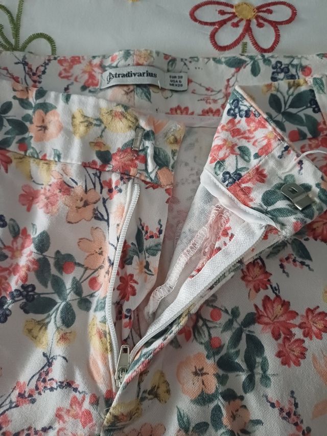 Pantalones Stradivarius estampados