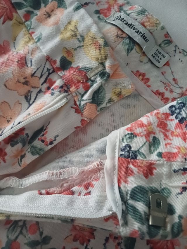 Pantalones Stradivarius estampados