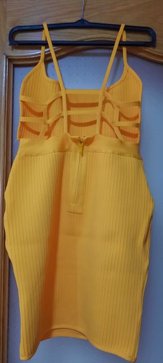 Vestido amarillo ajustado