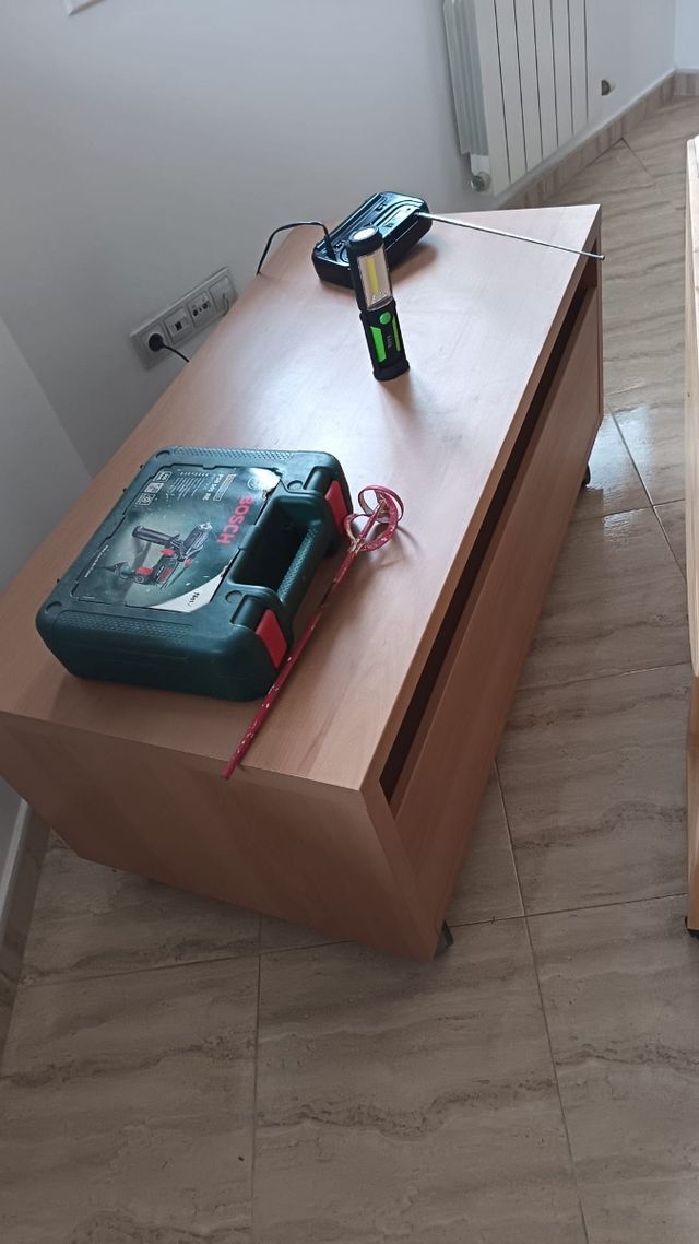 Mueble madera marrón