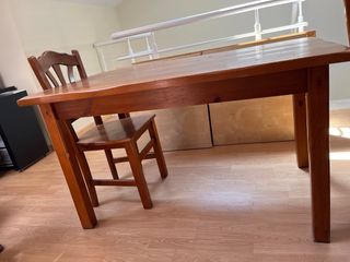Mesa y 2 sillas madera maciza