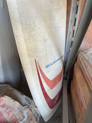 Tabla surf antigua escolar