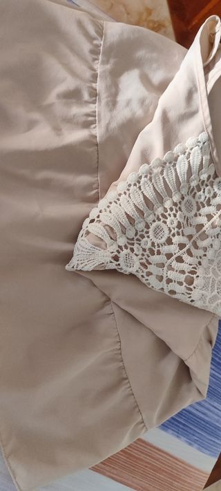 Blusa beige de encaje