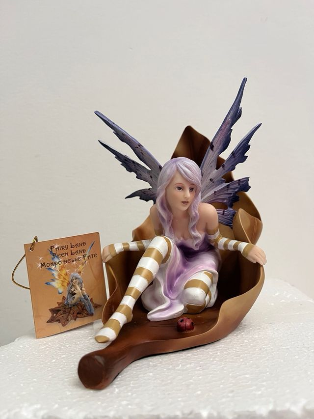 Fata su foglia - Mondo di Fata