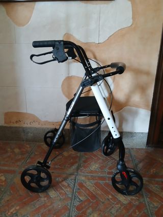 Andador plegable para mayores