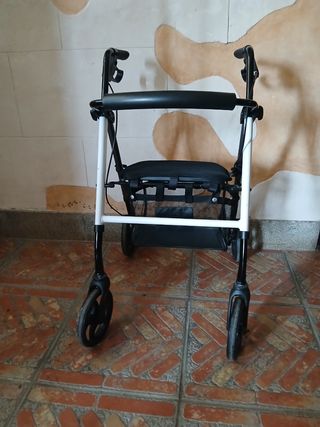 Andador plegable para mayores