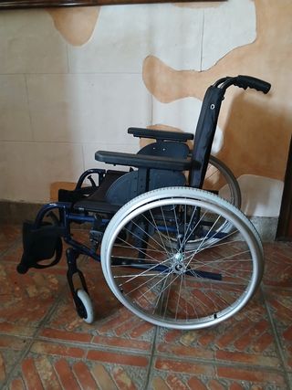 Silla de ruedas Breezy plegable